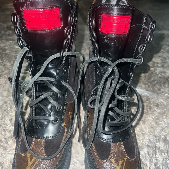 LV Logo boots monogram boots. - Picture 5 of 9